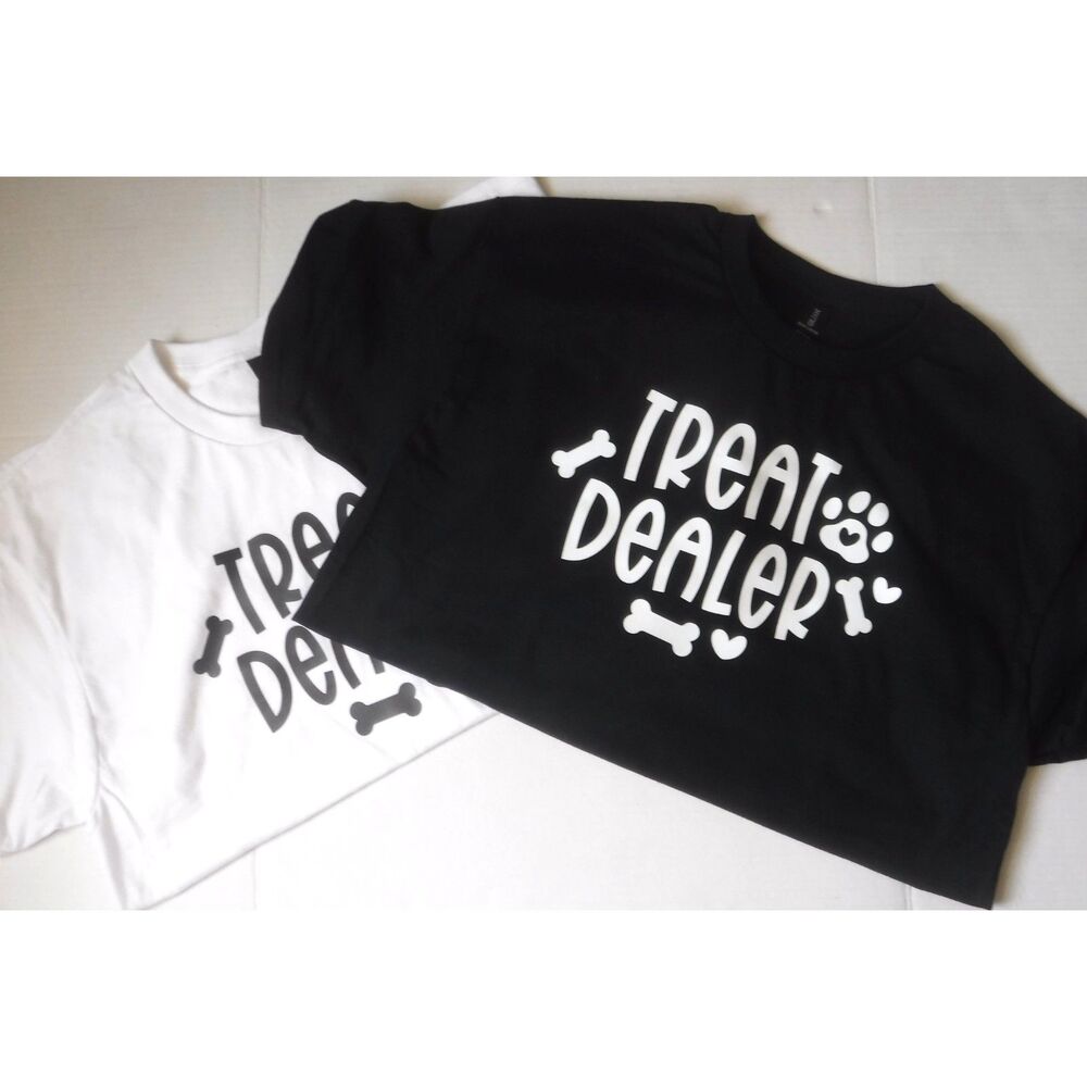 Unisex Gildan T-shirt "Treat Dealer"